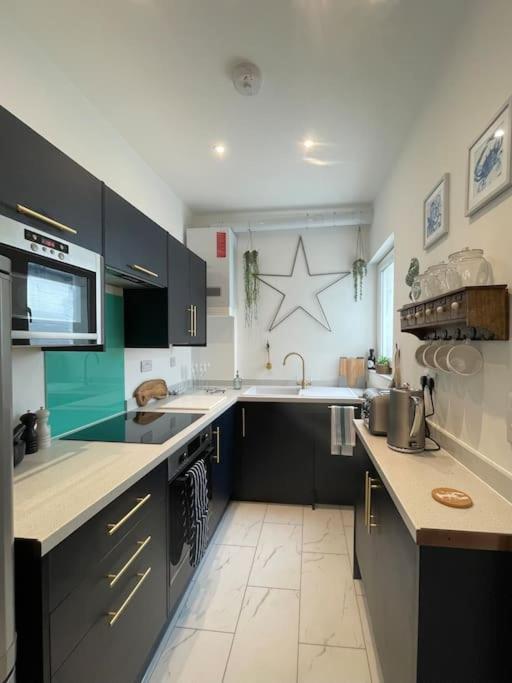 Top Deck - Fresh, Stylish Seaside Apartment Вентнор Екстер'єр фото